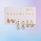 Yakemiyou Pendientes chapados en oro de 14 quilates con cadena asimétrica de cobre y perlas de imitación de copo de nieve con forma de corazón y flecha