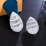 1 par de pendientes de tuerca chapados en rodio chapados en oro blanco con incrustaciones de piedras preciosas artificiales de cobre con incrustaciones de nudo de lazo ovalado de estilo Simple elegante