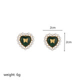 1 par de pendientes clásicos Retro con forma de corazón chapado en mariposa con incrustaciones de perlas de cobre chapados en oro de 18 quilates