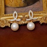 1 par de pendientes colgantes de circonita de cobre con incrustaciones de perlas de imitación para mujer