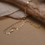 Collar chapado en oro con revestimiento de esmalte de cobre y flores de estilo simple y elegante