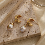 1 par de pendientes colgantes chapados en oro de 18 quilates con revestimiento de perlas en forma de C de estilo Retro Simple
