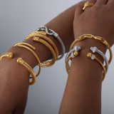 Pulseras de anillos chapadas en oro con diamantes de imitación con incrustaciones de acero de titanio de color sólido de estilo simple