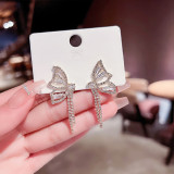 Pendientes de diamantes de imitación con incrustaciones de cobre y nudo de mariposa con borlas a la moda, 1 par