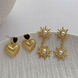 1 par de pendientes colgantes de perlas de cobre con incrustaciones en forma de corazón de estilo simple