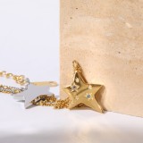 Collar con colgante chapado en oro de circonita con incrustaciones de acero inoxidable con pentagrama de estilo simple informal