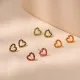 1 par de pendientes elegantes chapados en forma de corazón con incrustaciones de cobre y circonita chapados en oro de 18 quilates