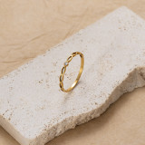 Anillos chapados en oro de 18K con diamantes de imitación ahuecados chapados en acero inoxidable con mariposa de amor estilo IG