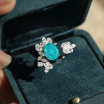 Elegantes anillos abiertos con gemas con incrustaciones de latón ovalado brillante