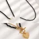 Collar con colgante de cuentas de acero y titanio con cristal artificial y perlas de lujo Glam