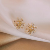 1 par de pendientes elegantes de circonita con perlas artificiales de cobre con incrustaciones geométricas para mujer