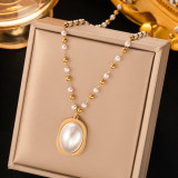 Venta al por mayor Collar de pendientes de perlas artificiales chapado en oro de acero titanio ovalado de estilo barroco 18K