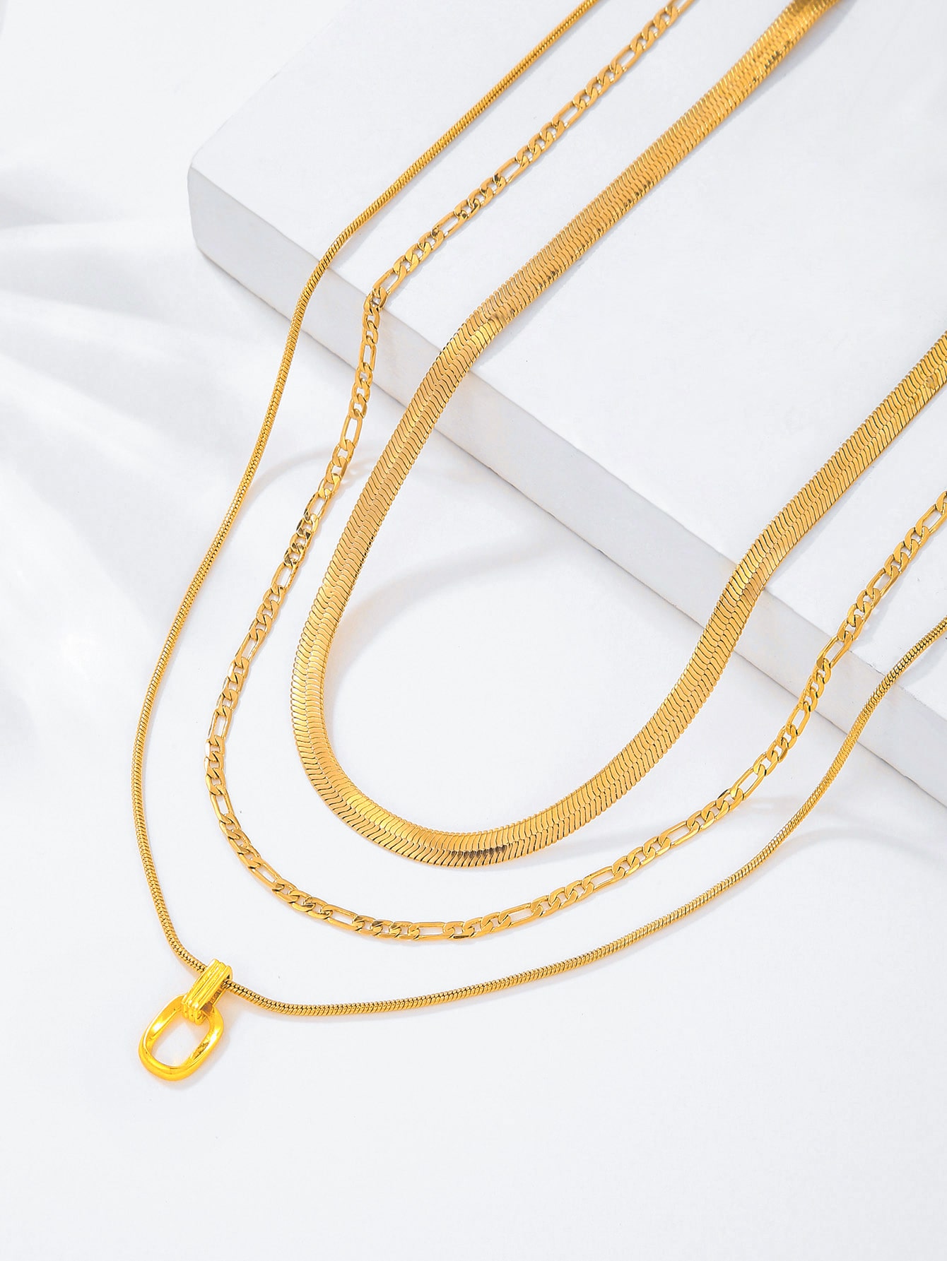 Collares acodados chapados en oro de cobre 18K de color sólido de estilo simple elegante