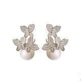 1 par de pendientes bonitos con incrustaciones de mariposa, perlas de imitación, circonitas de cobre