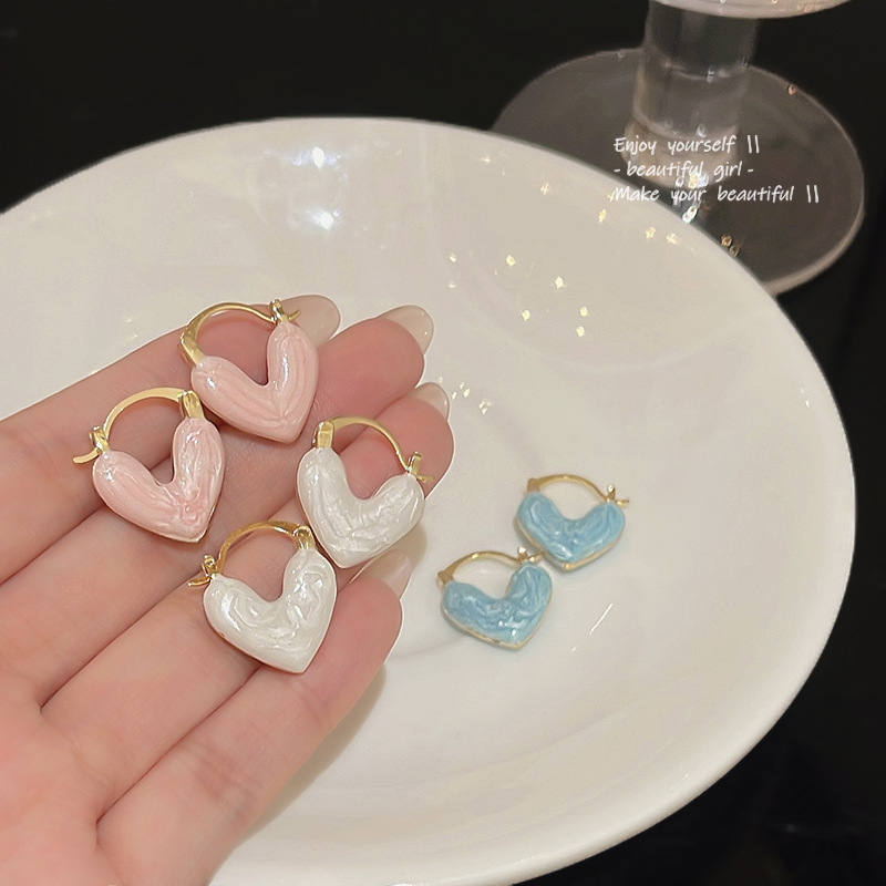 1 par de pendientes de cobre con forma de corazón de estilo romano de estilo simple