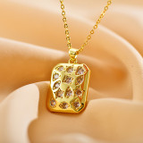 Collar con colgante chapado en oro con incrustaciones de cobre y acero de titanio, cuadrado redondo, estilo Simple