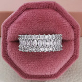 Anillo de compromiso de diamantes con incrustaciones de circonitas de lujo de varias hileras