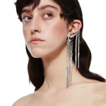 1 pieza Ear Cuffs de cobre con borlas de color sólido estilo simple