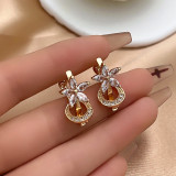 1 par de pendientes colgantes chapados en oro blanco con incrustaciones de flores de estilo sencillo e informal con incrustaciones de cobre y circonita