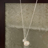 Collar con colgante chapado en oro de perlas con incrustaciones de cobre redondo de estilo simple