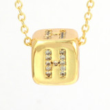 Collar con colgante chapado en oro de 18 quilates con incrustaciones de cobre y letras de estilo simple