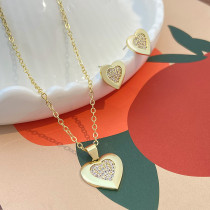 Collar de pendientes chapado en oro de 14 quilates con revestimiento de cobre en forma de corazón de estilo simple