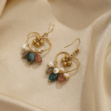 1 par de pendientes colgantes chapados en oro de 18 quilates con incrustaciones de perlas en forma de corazón retro