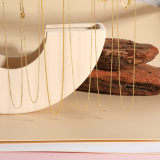 Collar chapado en oro de 18 quilates con revestimiento irregular de cobre geométrico de estilo clásico