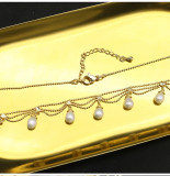 Collar chapado en oro de 18 quilates con incrustaciones de cobre y borlas elegantes