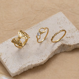 Anillos chapados en oro de 18K con diamantes de imitación ahuecados chapados en acero inoxidable con mariposa de amor estilo IG