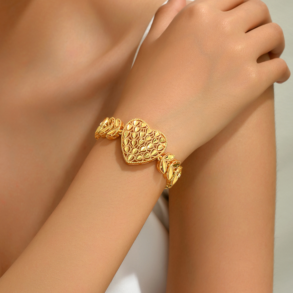 Pulseras chapadas en oro de 18K con revestimiento de cobre de grano dulce y lujoso exagerado en forma de corazón