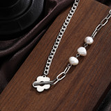 Collar plateado de perlas de agua dulce con cadena de cobre y flor dulce