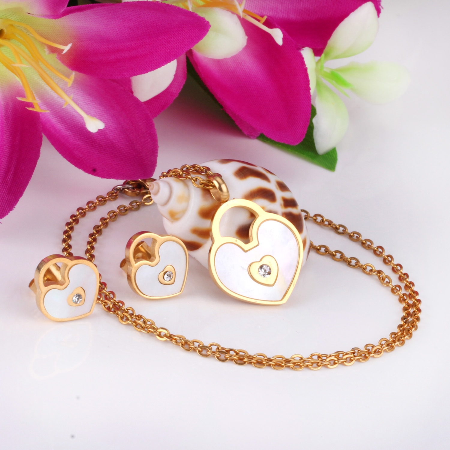 Conjunto de joyería para mujer con incrustaciones de circonio chapado en acero inoxidable con forma de corazón de moda de 2 piezas