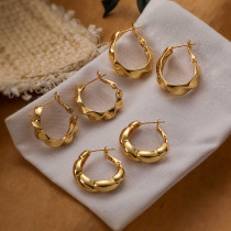 1 par de pendientes chapados en oro de 18 quilates con revestimiento geométrico de estilo simple