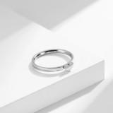 Anillo de acero de titanio para hombres y mujeres huecos en forma de corazón de moda