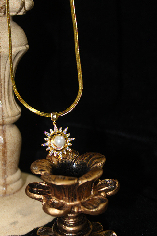 Collar Tonghui de sol y luna para mujer, cadena de huesos de serpiente, luz de lujo, perla de temperamento, colgante de lujo, regalo para mujer 2023