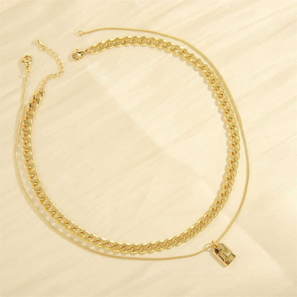 Collar chapado en oro de 18 quilates con revestimiento de cobre y letras de estilo simple
