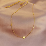 Collar de chapado de acero de titanio con forma de corazón de estilo simple