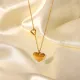 Collar con colgante de doble corazón de acero inoxidable chapado en oro de 18 quilates