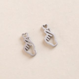 1 par de pendientes de acero inoxidable con forma de corazón y mano de estilo sencillo
