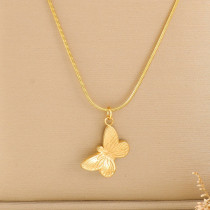 Collar con colgante chapado en oro de titanio con forma de mariposa y estrella de estilo simple