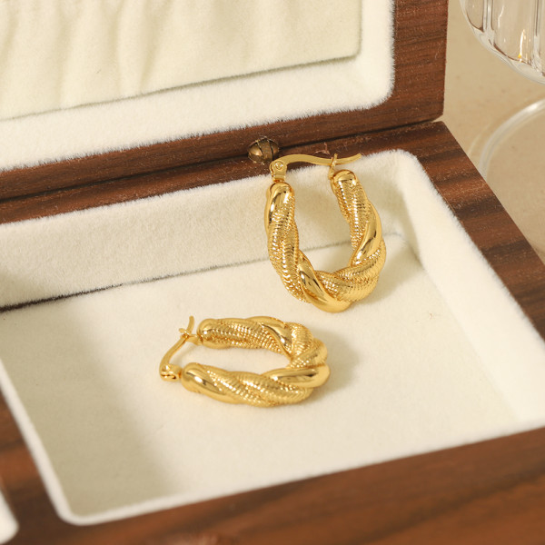 1 par de pendientes chapados en oro de 18 quilates de acero inoxidable chapado en pulido ovalado estilo romano de estilo Simple