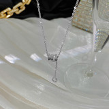 Collar con colgante de diamante artificial con incrustaciones de acero de titanio y círculo de estilo simple