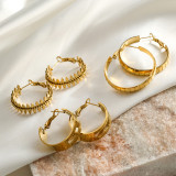 1 par de aretes de aro chapados en oro de 18 quilates de acero titanio con revestimiento de hojas de viaje de estilo simple