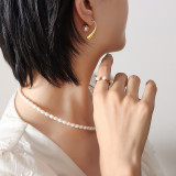 Pendientes de acero de titanio con forma de C a la moda, pendientes de acero inoxidable con incrustaciones de perlas artificiales, 1 par