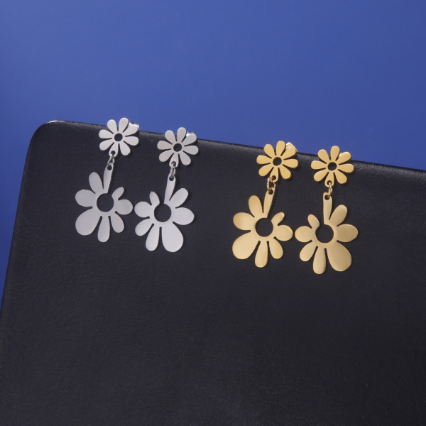 1 par de pendientes colgantes de acero inoxidable chapados en flores de estilo simple