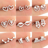 1 par de pendientes chapados en acero inoxidable con forma de corazón de estilo simple