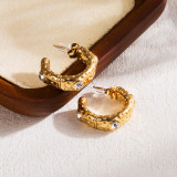 1 par de aretes chapados en oro de 14 quilates con circonita tridimensional de acero inoxidable en forma de C de estilo clásico