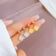 1 par de pendientes colgantes de acero de titanio con trébol de cuatro hojas Sweet Commute