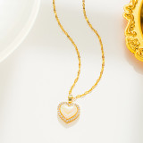 Collar con colgante de circonio y perlas artificiales con incrustaciones de acero titanio en forma de corazón de estilo simple